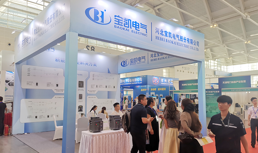 暴击行业天花板！PA旗舰厅电气硬核技术亮相天津清洁能源展，引央视记者及能源产业巨头现场“挖宝”